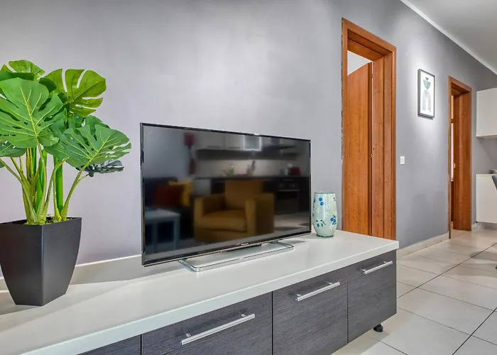 Spacious 2 Bedroom In Spinola Bay Cgre1 * St. Julian's